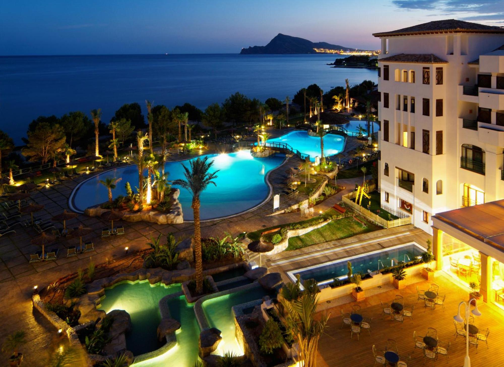 Sh Villa Gadea Altea Exterior photo The hotel at night